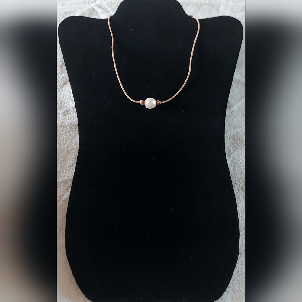 Handmade White Pearl & Natural Leather Necklace